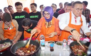 Masak Daging Halal terbanyak PT SNJ Catat Rekor Muri