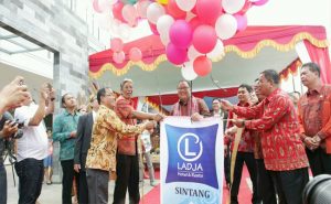 Koperasi Kredit Keling Kumang : Bergeser ke Holding