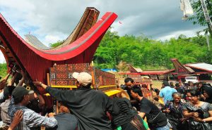 Rambu Solo Toraja, Pemakaman Miliaran Rupiah