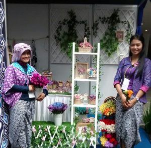 UKM Kreatif Bandung (18) Dari Bunga Tulip Jadi Little Rose