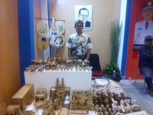 UKM Kreatif Bandung (11) Tukang Ojek Jadi Perajin Bambu