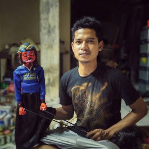 UKM Kreatif Bandung (22) Girilaya Generasi Kedua Perajin Wayang Golek