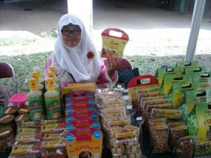 Habis Kerja di Pabrik, Lahirlah Laudia Kacang Telur