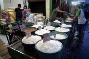 Bulog Gelar Operasi Beras Stabilkan Harga Beras