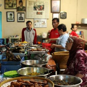 Warung Bu Eha, Kuliner Sunda dan Bung Karno