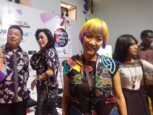 Desainer Lenny Agustin Terpikat Lebah Sula