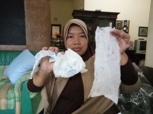 Yunita Ubah Pampers Bekas Jadi Pot Tanaman