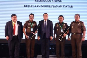 Wapres Beri Penghargaan untuk Tujuh Pemimpin Perubahan
