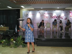 Hanna Keraf Dorong Kaum Ibu Tingkatkan Kualitas Hidup Lewat Anyaman