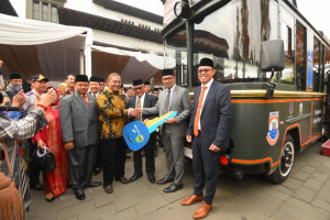 Luncurkan 13 Bus Wisata, Gubenur Jabar Akhiri Program 100 Hari Kerja