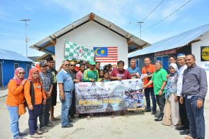 Forkom KBI Serahkan Bantuan Langsung ke Posko-posko Pengungsi