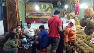 Kenaikan Tarif  SMU Ancam  Keberlangsungan Pedagang Durian Bogor   