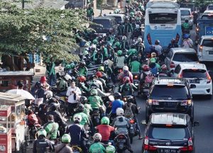 Sekitar 700 Pengemudi Ojol Demo Massal Tuntut THR