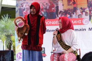 Yeni Hadianti, Ketagihan Mendongeng