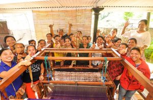 Kelompok Tenun Putri Mas Tumbuhkan Ekonomi Kreatif Jembrana
