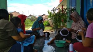 Assalam, Kerajinan Peci Rajutan Ibu Rumah Tangga dari Sukabumi