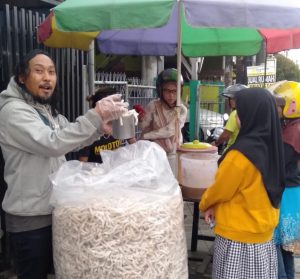 Kerupuk Gurilem, Bisnis Ole-ole Potensial Berkembang
