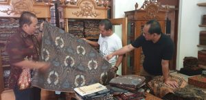 Batik Sadewa Padukan Motif Modern dengan Pewarnaan Alami