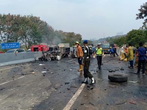 Atasi Kecelakaan Beruntun di Purbaleunyi, Jasa Marga Lakukan Evakuasi Korban dan Pengaturan Lalin