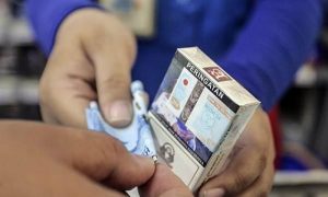 Presiden Jokowi Tanda Tangani PP yang Melarang Penjualan Rokok Eceran
