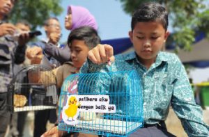 Pemkot Bandung Luncurkan Program Pemeliharaan Ayam bagi Siswa Sekolah