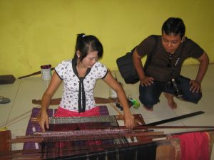 Kemenkop UKM Dorong Para Perajin Songket Tidak Bergantung Bahan Baku Impor