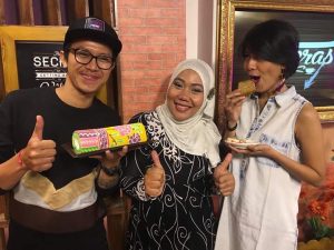 Fatry Maulia, Cinta Batik dengan Bolu Gulung