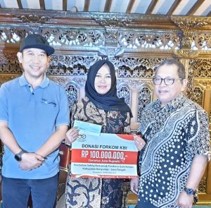 Forkom KBI Sumbang Safety Belt untuk Penderes Gula Kelapa Kabupaten Banyumas