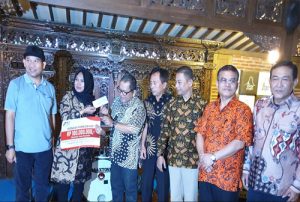 FORKOM KBI BANTU PEMBELIAN SAFETY BELT KURANGI RISIKO KECELAKAAN PENDERES GULA KELAPA