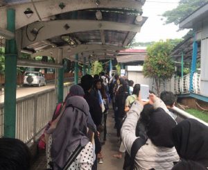 Imbas Pembatasan Waktu Operasional Transjakarta dan MRT, Antrian Panjang di Jam Sibuk