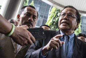 Fluktuasi Rupiah, Siapa Untung?