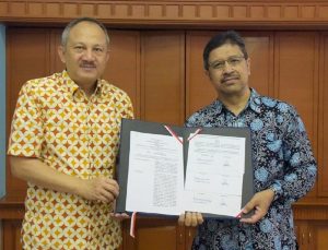 Pemprov Jabar Bersama PT Pos Bagikan Sejuta Masker bagi Warga