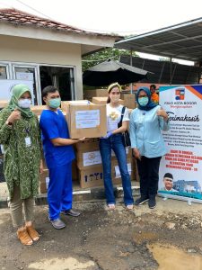 Rayendra Dermatology Clinic Donasikan APD dan Hand Sanitizer untuk RSUD Bogor