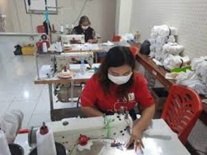 Pemkot Surabaya Kerahkan Pelaku UMKM Produksi APD
