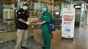 Frisian Flag Indonesia Bagikan 532 Ribu Produk Susu kepada Petugas Medis dan Pekerja Informal