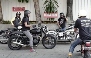 Keliling – Keliling Ceria, Nunggang Sepeda Motor Tua