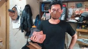 Perajin Kulit Garut Buat Inovasi Masker Kulit