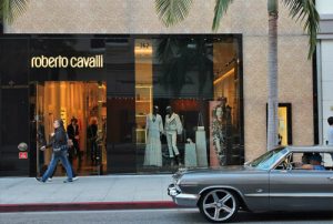 Tak Ada Peminat Saham Roberto Cavalli