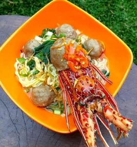 Sensasi Santap Bakso Lobster dari Kota Udang
