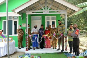 Kopsyah BMI Serahkan Empat Unit Hibah Rumah Siap Huni di Tengah Pandemi