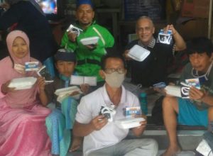 Gandeng Dapur Ayam Geprek, Yayasan Relawan Aksi Annaba Kembali Bagikan Paket untuk Yatim dan Dhuafa