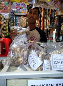 Abon Jawara Angkat Produk Kerupuk Kulit Ikan Naik Kelas