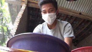 Ilham Ramadhon Ubah Kulit Semangka Jadi Keripik