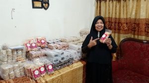 Maemonah, Rangginangnya Jadi Oleh-oleh Orang Amerika