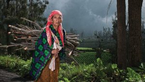 Peneliti Unpad Ungkap Perempuan Lebih Dekat dengan Alam