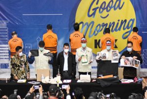 Nangkring di Atas, Terkorup Ketiga di Asia