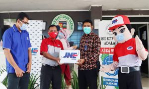 JNE Bantu Salurkan 100 Ton Bantuan Covid-19