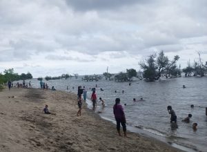 Pintar Asia Beach Diserbu Wistawan Lokal