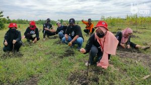 Perhutani Gandeng CEC BojonegoroTanami Wanatani dengan Durian dan Alpukat