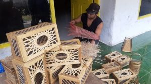 Order Sepi, Pelaku Orkes Ini Jadi Pelaku Kerajinan Bambu